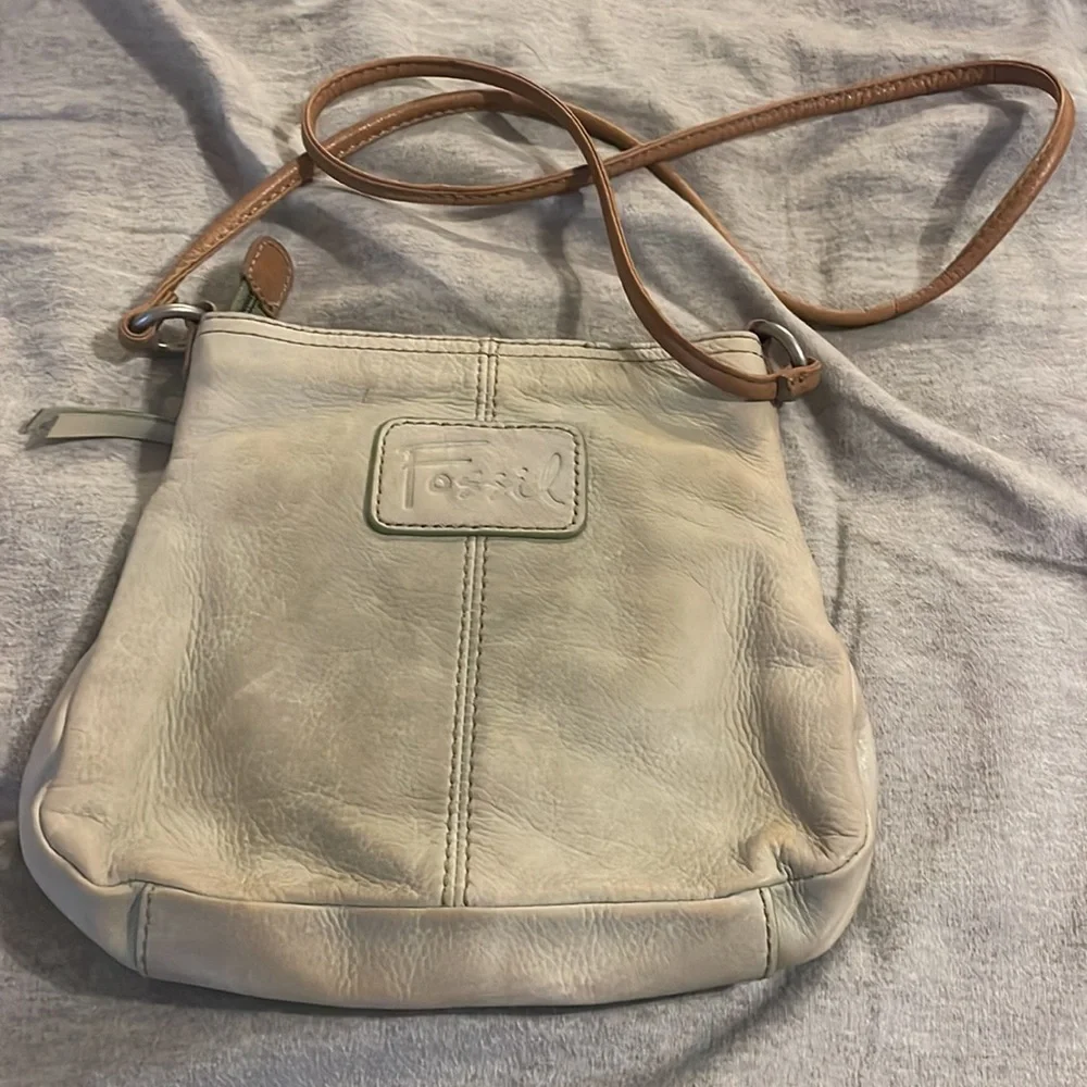 RARE Fossil crossbody purse with butterfly detail. - Picture 3 of 6